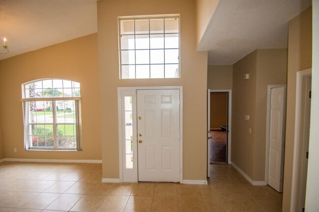 Photo - 421 Lockbreeze Dr