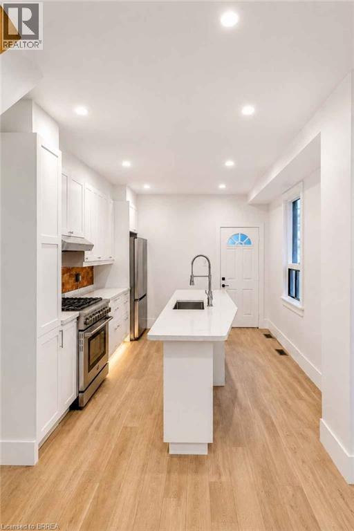 Photo - 561 Wentworth St N
