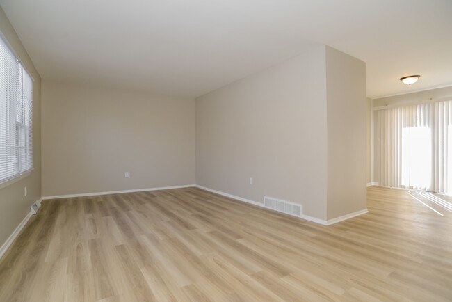 Photo - 331 NW Woodland Rd