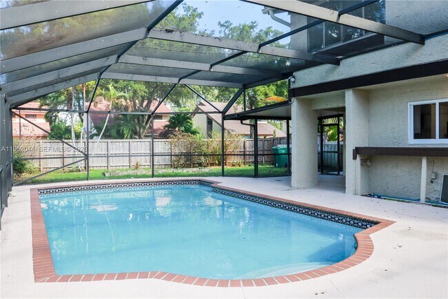 Photo - 8320 SW 39th Ct