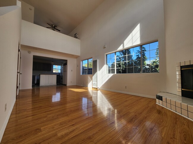 Living Room - 615 Sunset Ave Apartments Unit B