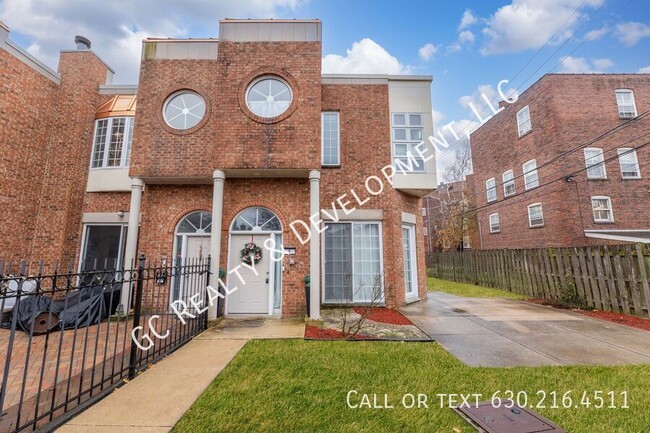 ***HYDE PARK / 3 BDRM + DEN - 3 BTH / FINI... - ***HYDE PARK / 3 BDRM + DEN - 3 BTH / FINI... Apartment Unit A