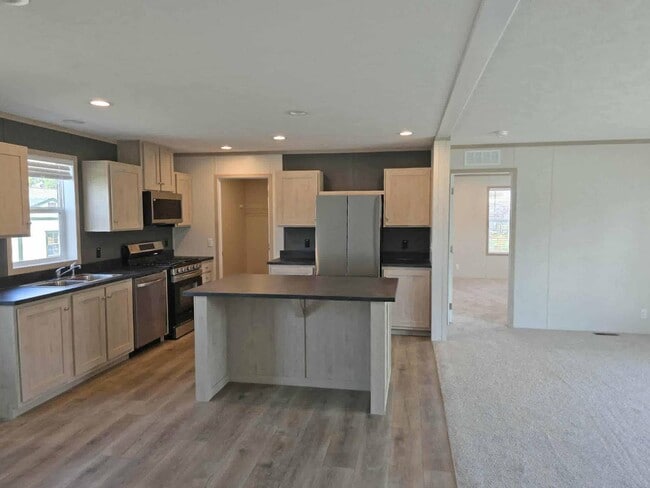 Photo - 415 NW Poplar Ave