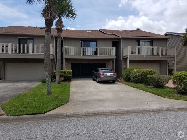 Building Photo - Beautiful Townhome 2 Bedroom 2.5 Bathroom