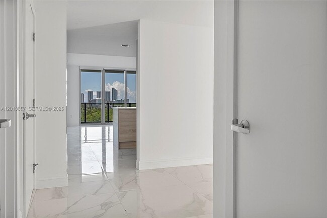 Photo - 16385 Biscayne Blvd Unidad 717