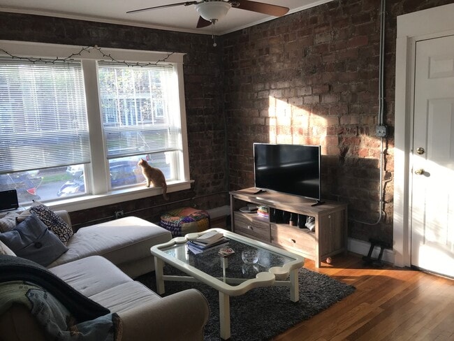 Building Photo - 2130 Maury Ave Unit 1S