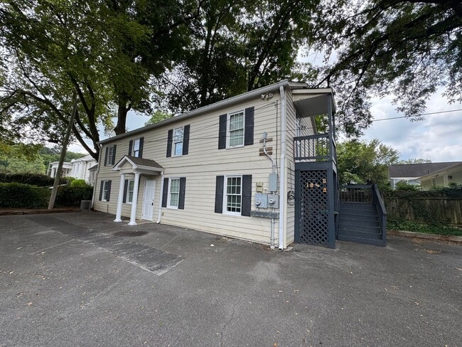 Building Photo - 106 E 3rd St Unit 106 A East 3rd St. Rental