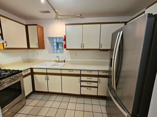 Photo - 1140 W Barry Ave Unidad 1