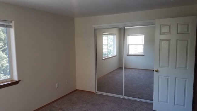 bedroom - 13015 NE Prescott Dr