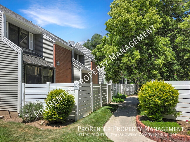 Photo - 975 Essex Ct Way