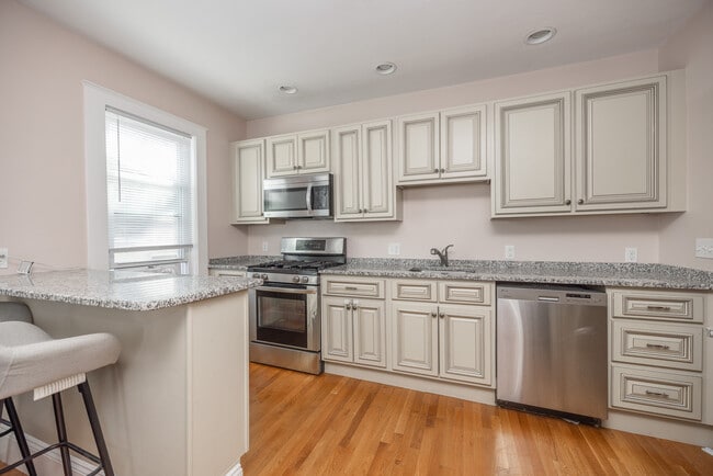 Photo - 43 Savin Ave Unit #2