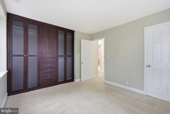 Building Photo - 2942 S Columbus St Unit C2