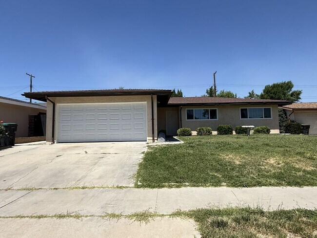 Photo - 45303 Lorimer Ave