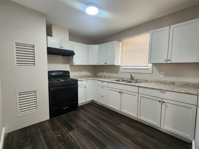 138 W Marion St