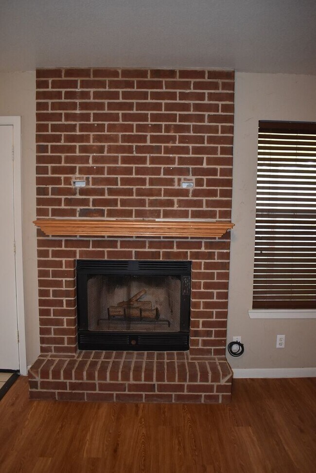 837 Lakeview Dr