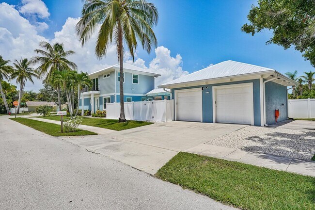 Photo - 425 Hugh St