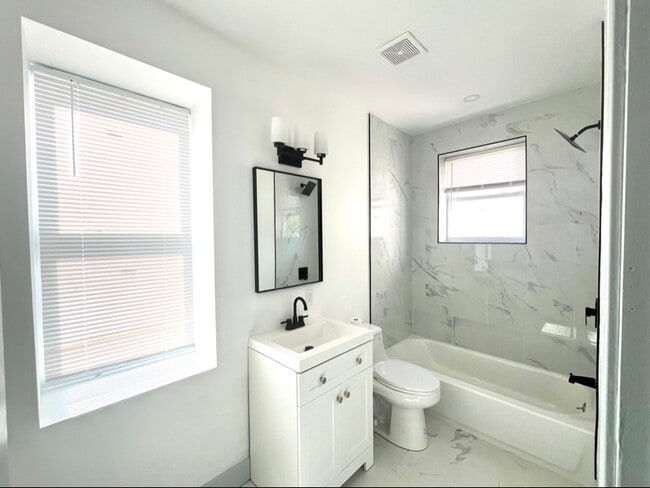 Building Photo - 1234 N 55th St Rental