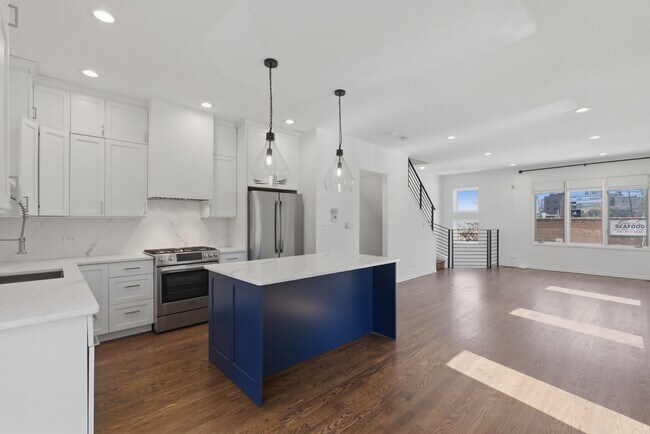 Photo - 448 N Carpenter St