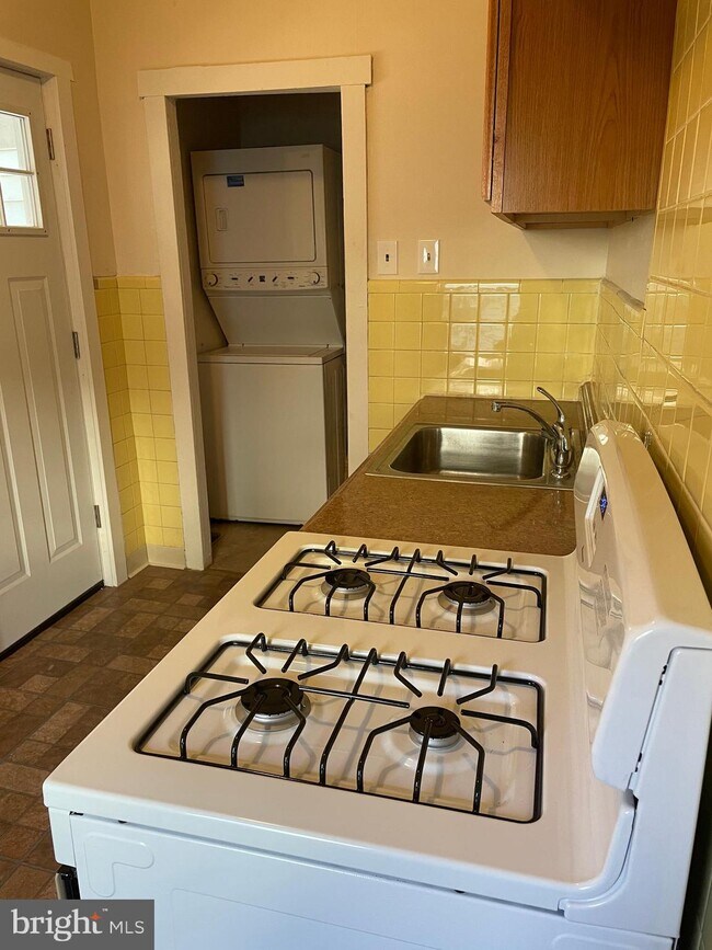 Photo - 439 Taylor Ave