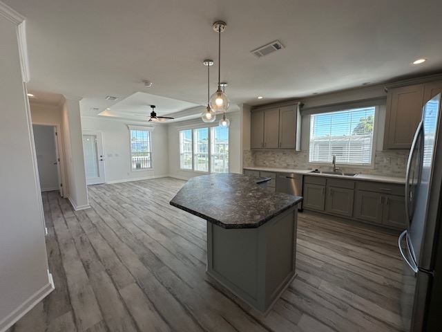 Photo - 928 Bonaire Ave W