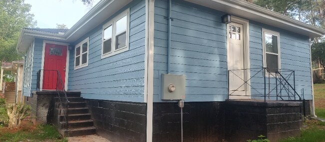 Photo - 1368 Diamond Ave SE