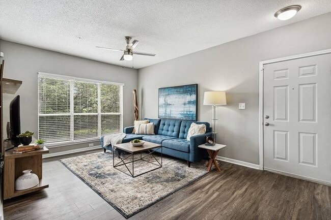 1BR, 1BA - 745SF (The Piedmont) - Living