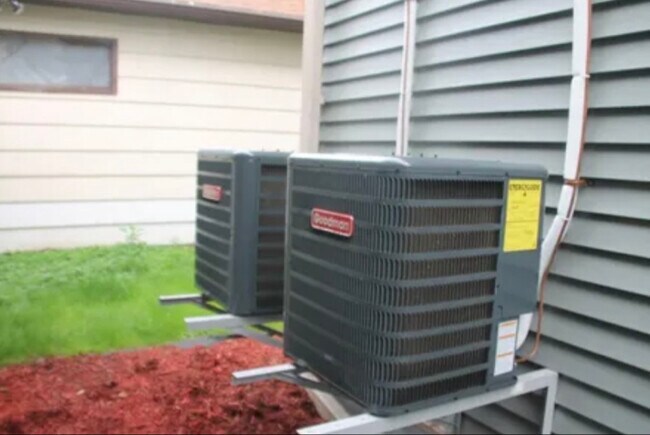 Photo - 84 Curtice St E Unit 2