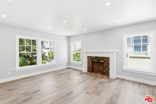 Photo - 224 N New Hampshire Ave