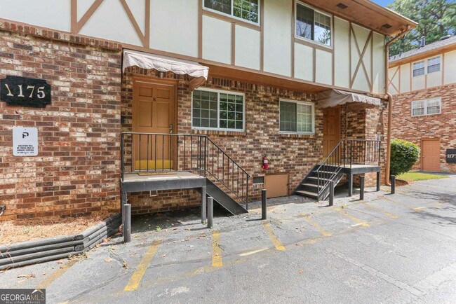 Building Photo - 1175 Church St Rental