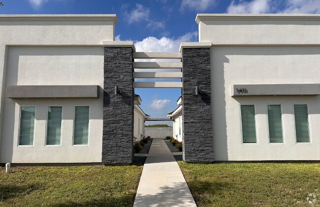 Building Photo - 3401 Frio Ave Rental