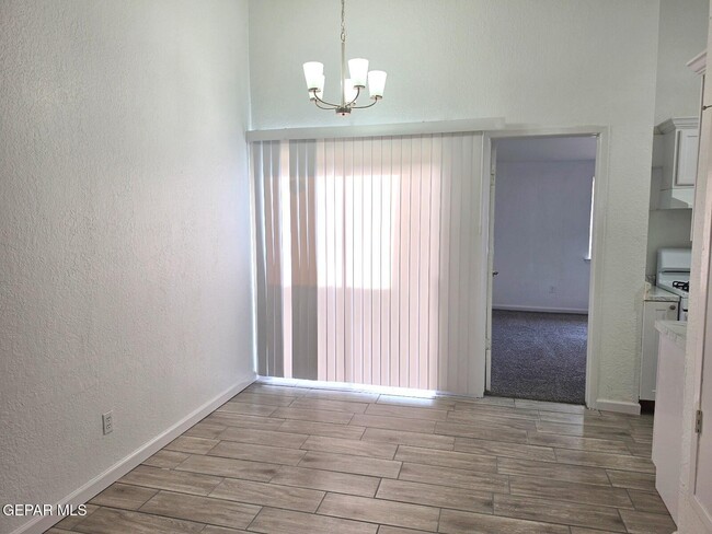 944 Montera Rd