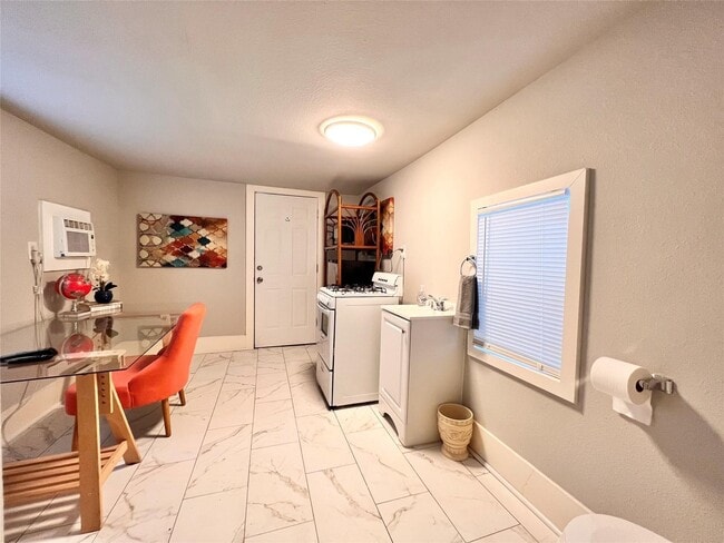 Photo - 5224 Leeland St Unidad B