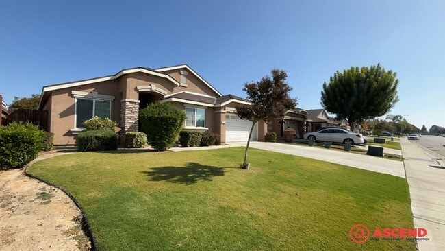 Building Photo - Lovely 4 Bedroom Home in Campus Park Area!
