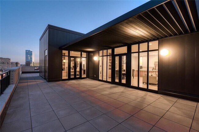 Photo - 701 N Hudson Ave