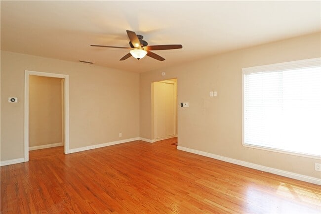 Photo - 412 Catalpa Ave