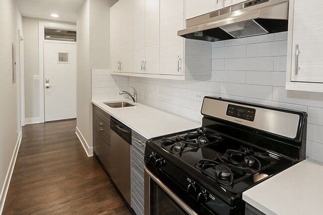 Photo - 3917 N Janssen Ave Unit 3E