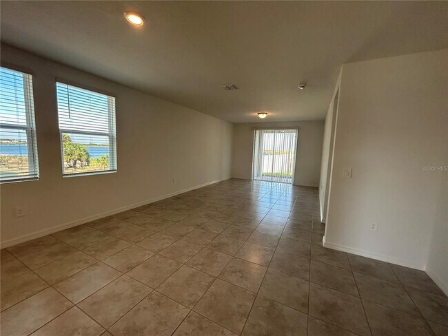 Photo - 800 Griffon Ave