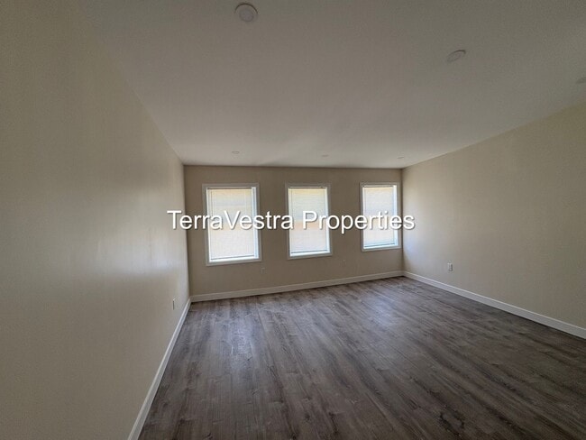 Photo - 216 E Broadway Unit Apartment B