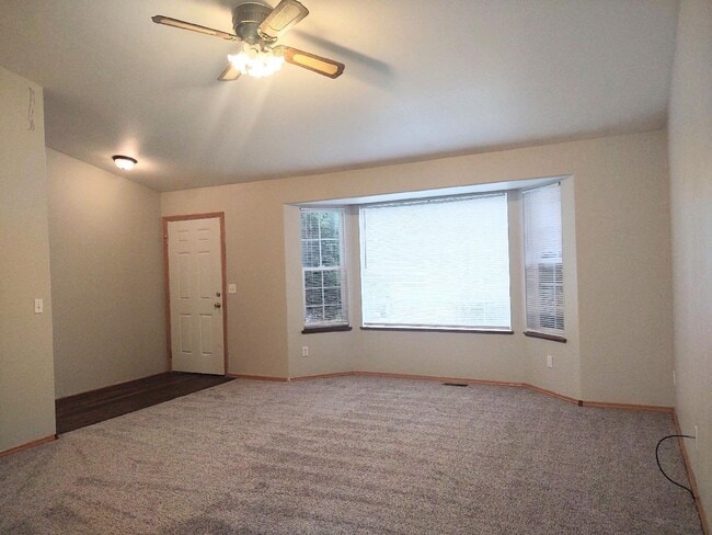 Photo - Spacious House - Brand New Flooring - Available Now!!