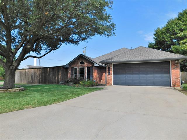 Photo - 2001 Oak Tree Dr