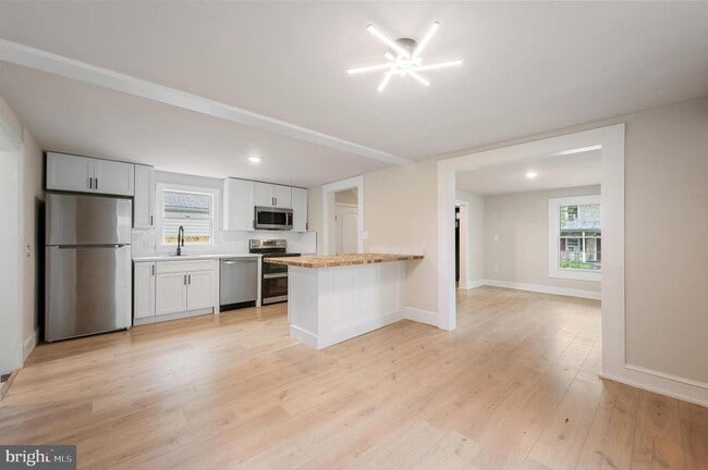 Photo - 553 Highland Ave