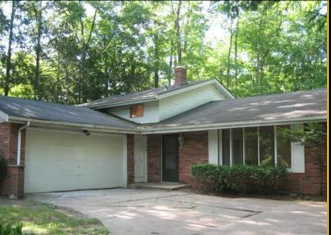 Building Photo - Beautiful Split Level House 3 bedroom 1 ba...