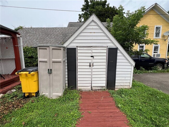 Photo - 416 Broadway St