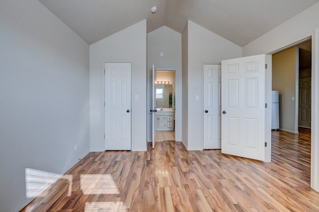 Photo - 4986 Raintree Cir