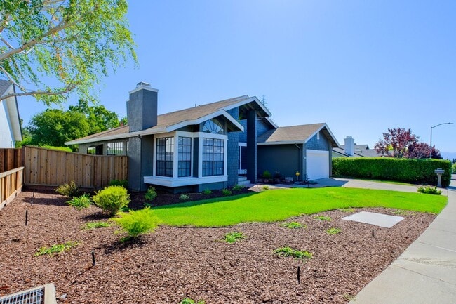 Photo - Gorgeous 3 Bedroom with office or separate...