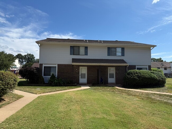 Building Photo - 9015 Sandalwood Dr Unit B Rental