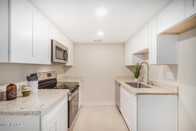 Building Photo - 6812 N 35th Ave Rental