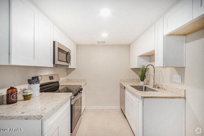 Building Photo - 6812 N 35th Ave Rental
