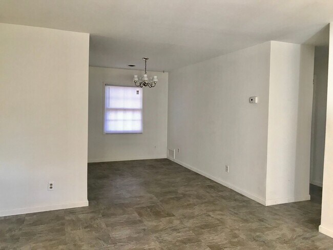 Photo - 1108 Weeks St Unit C