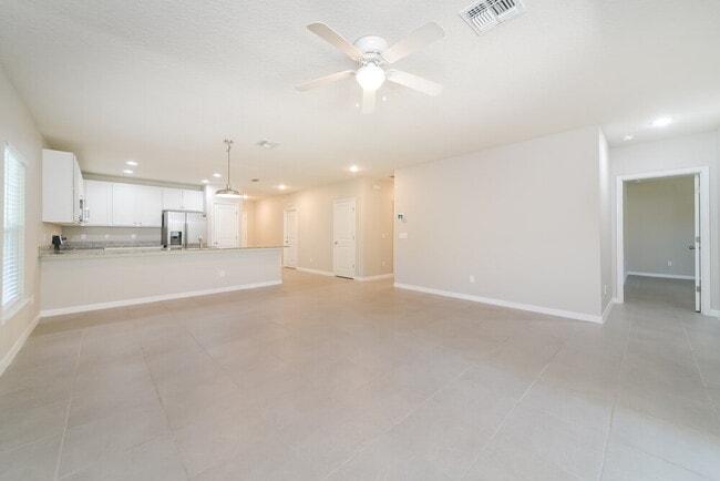 Photo - 326 Caldbeck Way